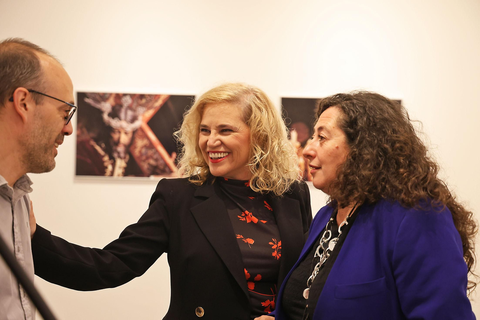 Inauguración de la Exposición de fotografías Huelva, provincia cofrade de Huelva Información en la Diputación de Huelva