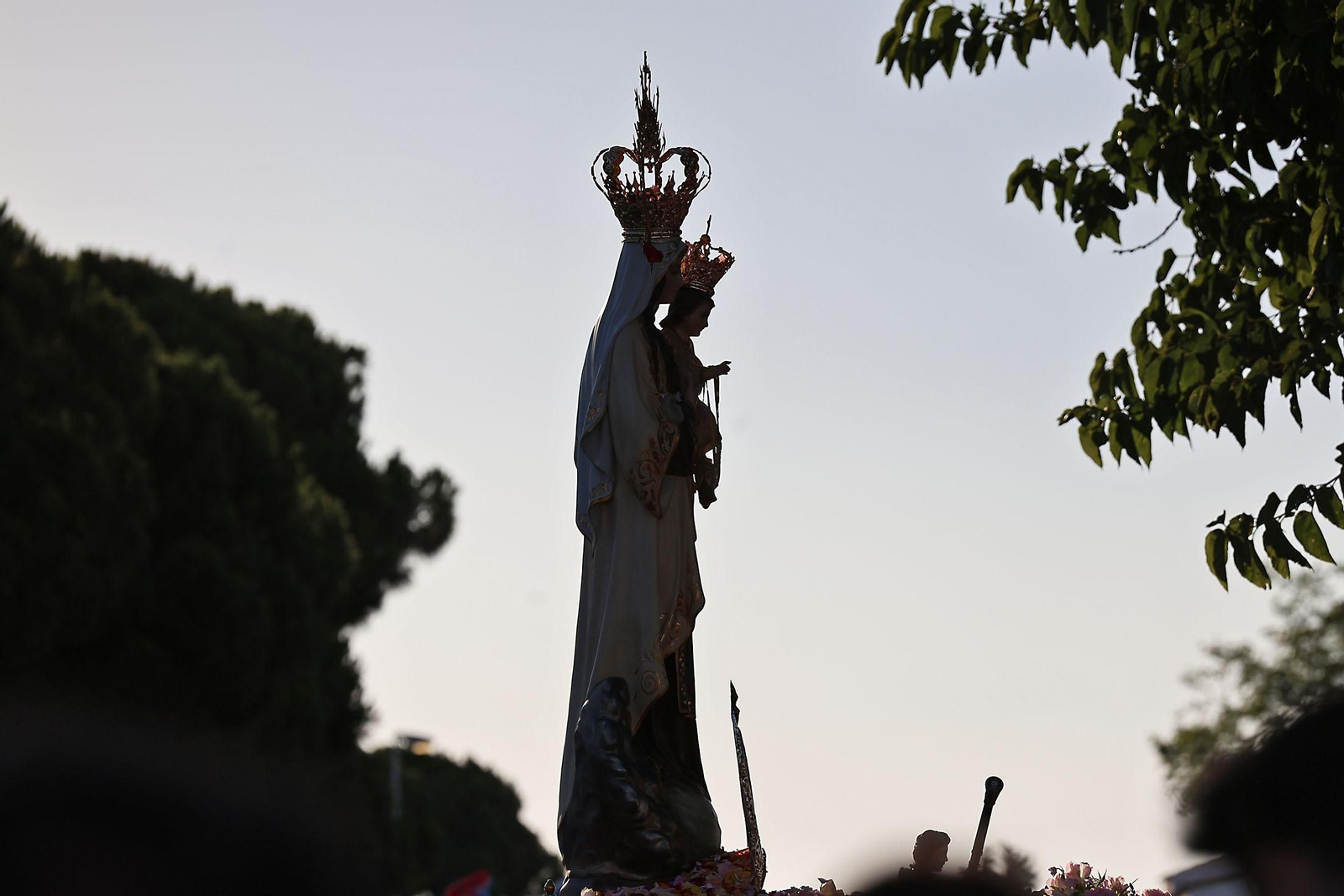 Imágenes de la Virgen del Carmen procesionando en Punta Umbría