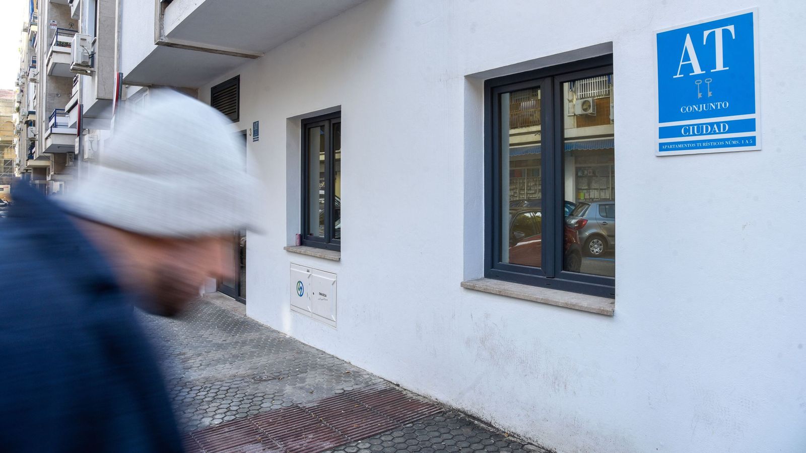 Algunos bajos y locales comerciales se están transformando en apartamentos turísticos