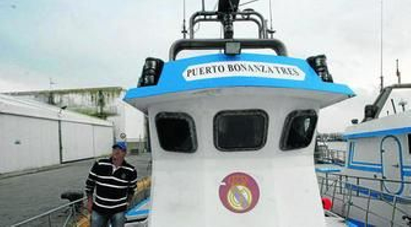El pesquero 'Puerto de Bonanza III' atracado en el muelle sanluqueño.