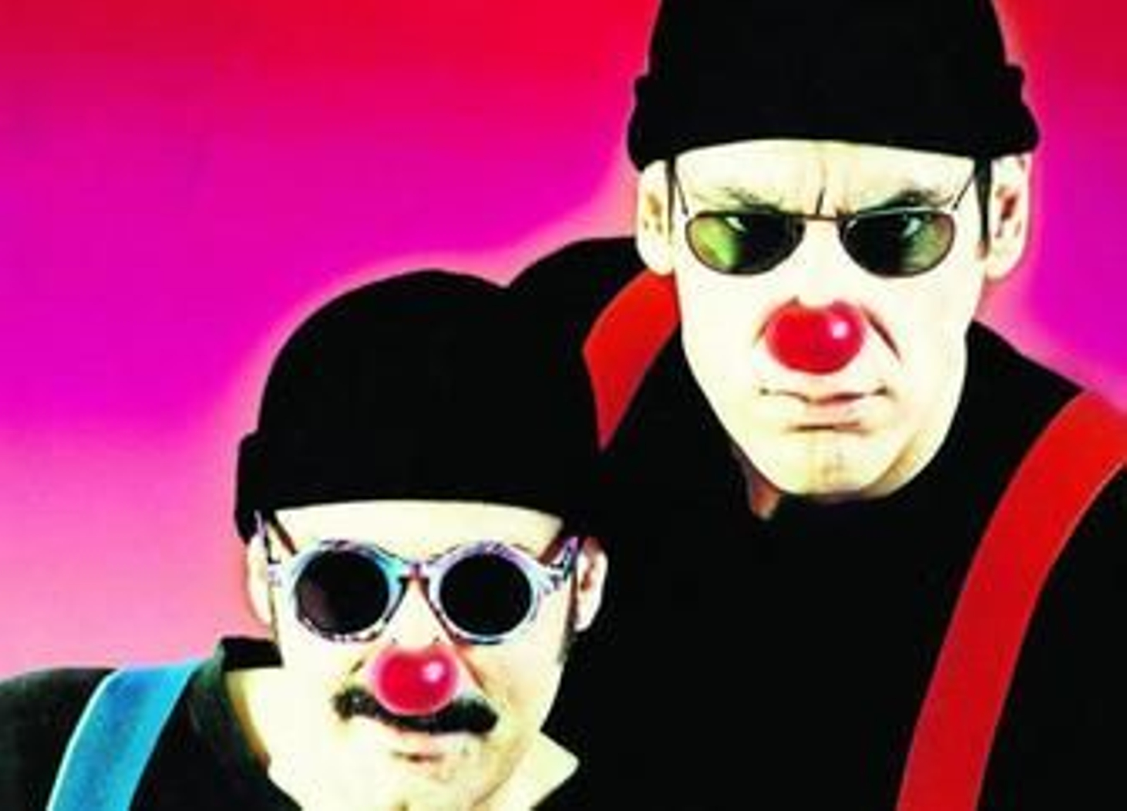 Pues sí, ésta es la foto promocional de 'Parecido no es lo mismo'.