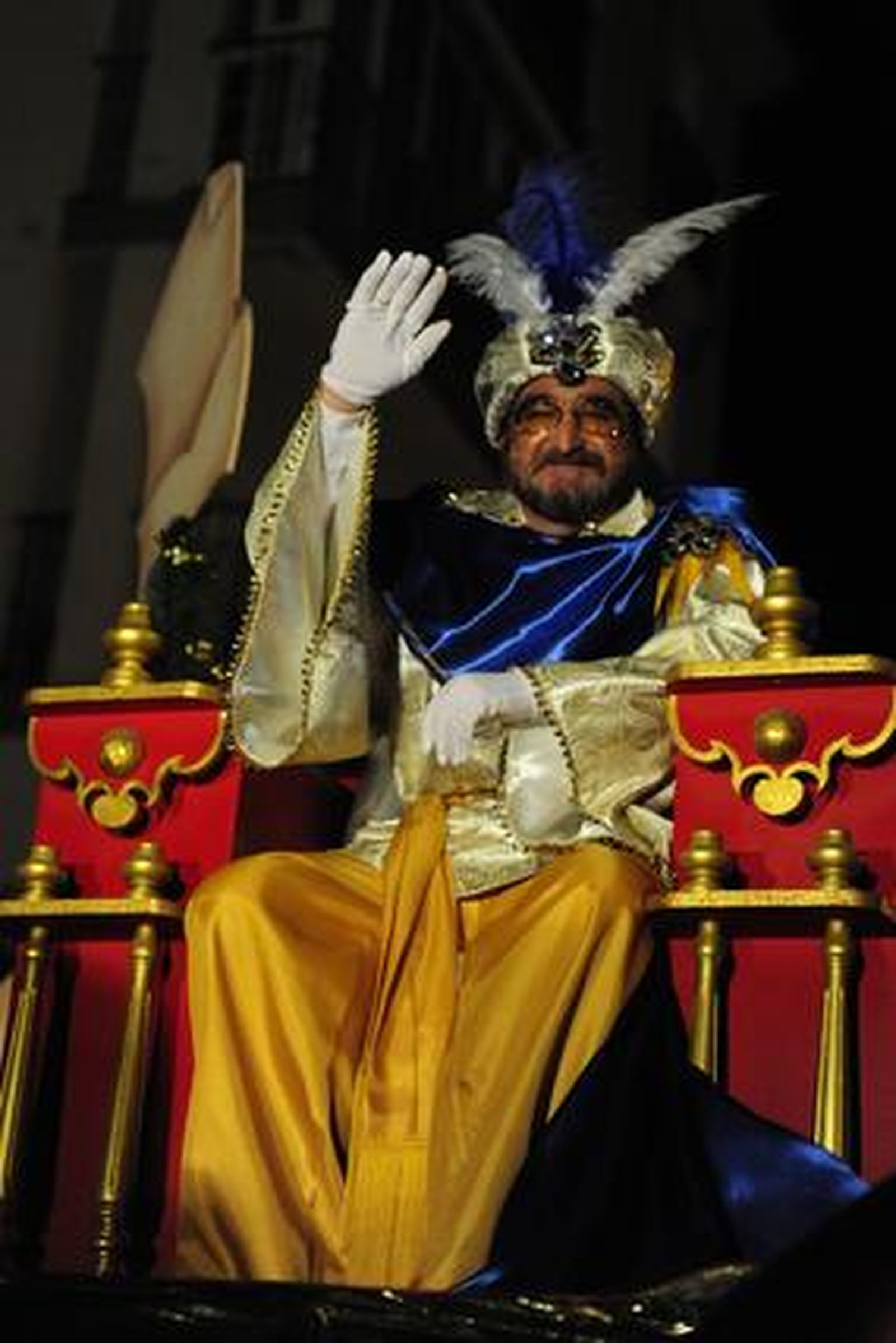 El Heraldo Real recorrió ayer San Fernando para recoger las cartas que los niños han escrito este año a los Reyes Magos

Foto: Elias Pimentel