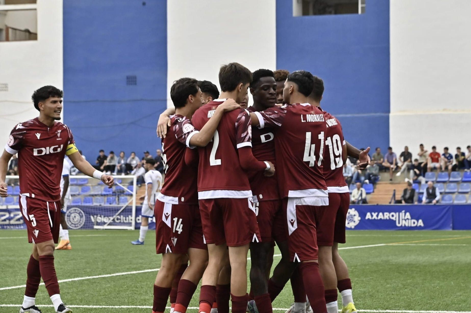 Los cadistas celebran uno de los goles.