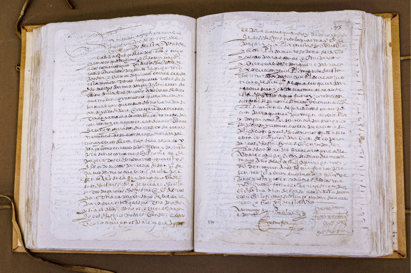 Protocolos notariales.