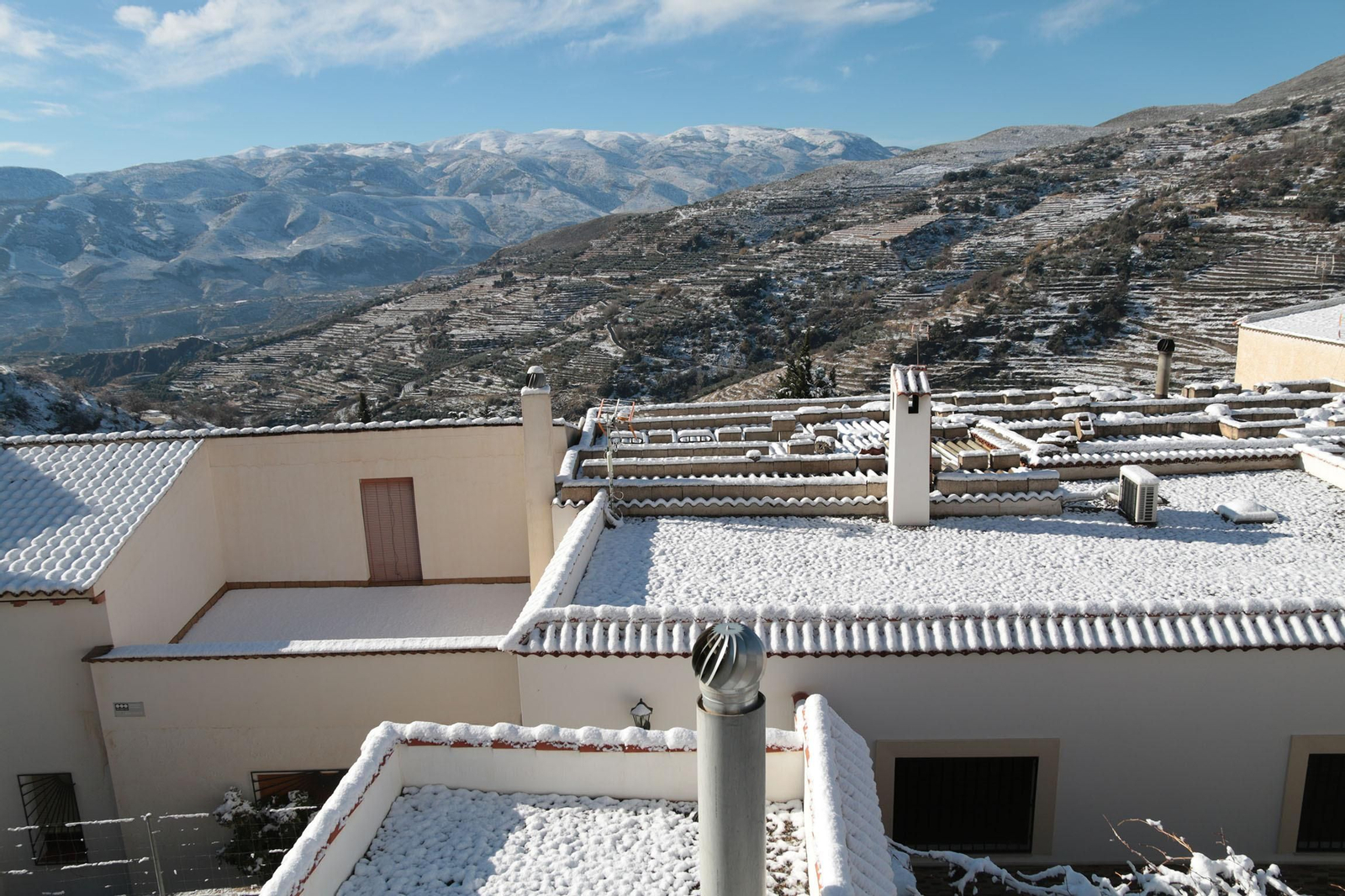 La nieve cubre de blanco la Alpujarra Almeriense