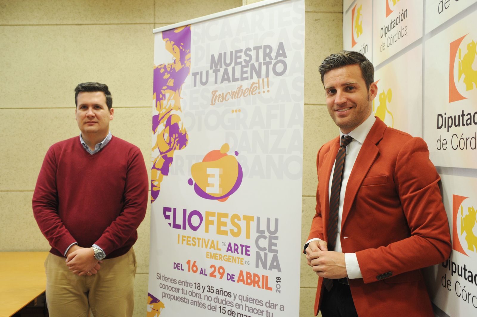 Francisco Jesús Adame y Martín Torralbo, junto al cartel del festival.