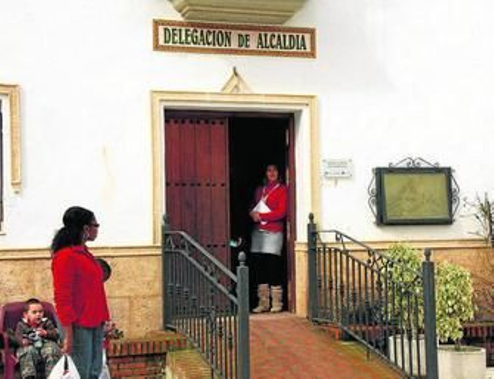 Los vecinos de El Colmenar denuncian que se ha suprimido la Delegación de Alcaldía.