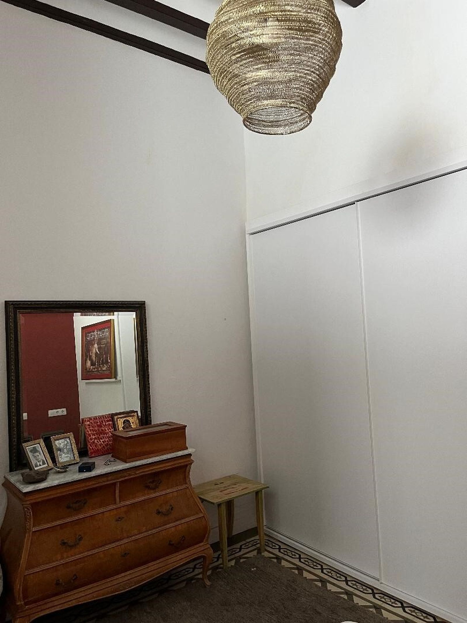 Imágenes de la casa de una artista en el casco antiguo de Medina Sidonia