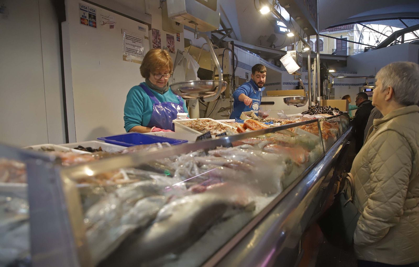 Fotos de las últimas compras para la cena de Nochebuena en Algeciras