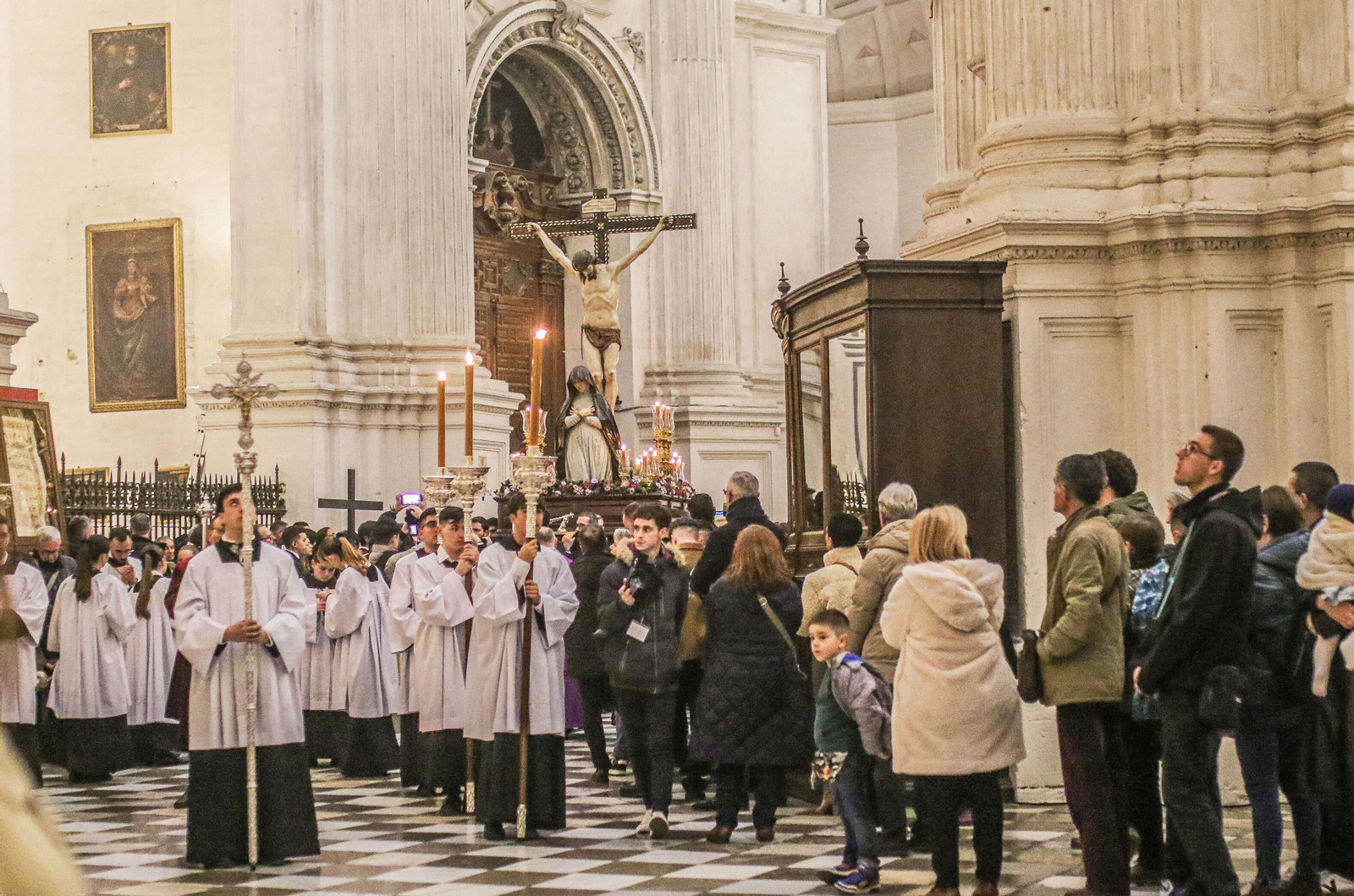 Fotogalería | El vía crucis de las cofradías de Granada en imágenes