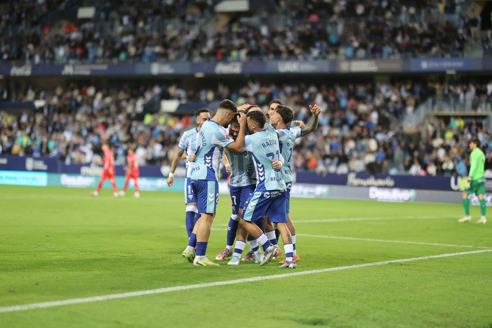 Las fotos del imponente ambiente en La Rosaleda en el Málaga - Córdoba CF