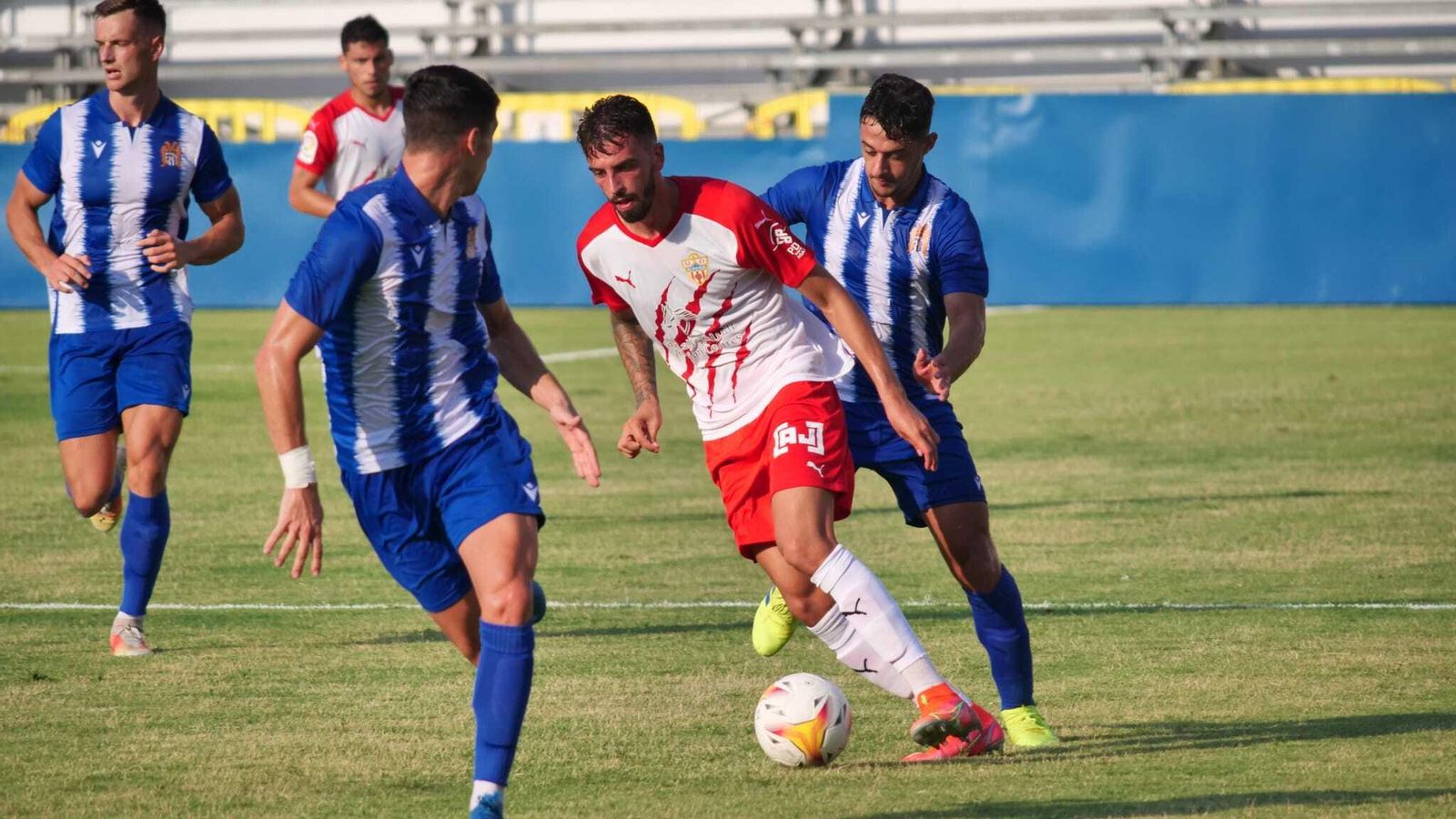 Acción de ataque del conjunto rojiblanco.