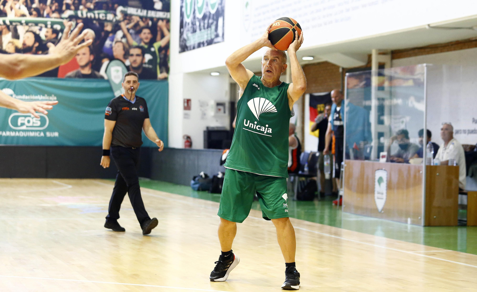 El debut del Unicaja +60 en el FIMBA, en fotos
