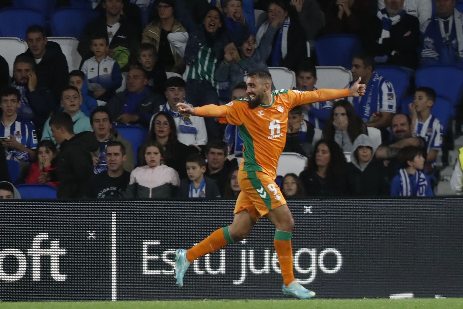 Borja Iglesias celebra el 0-2 definitivo en el Reale Arena.