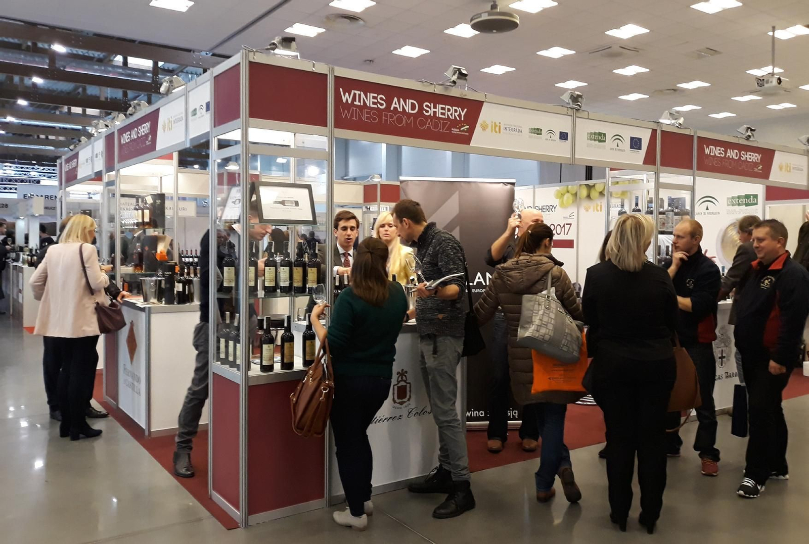 El stand de Extenda dedicado a los vinos de la provincia en la feria de Cracovia.