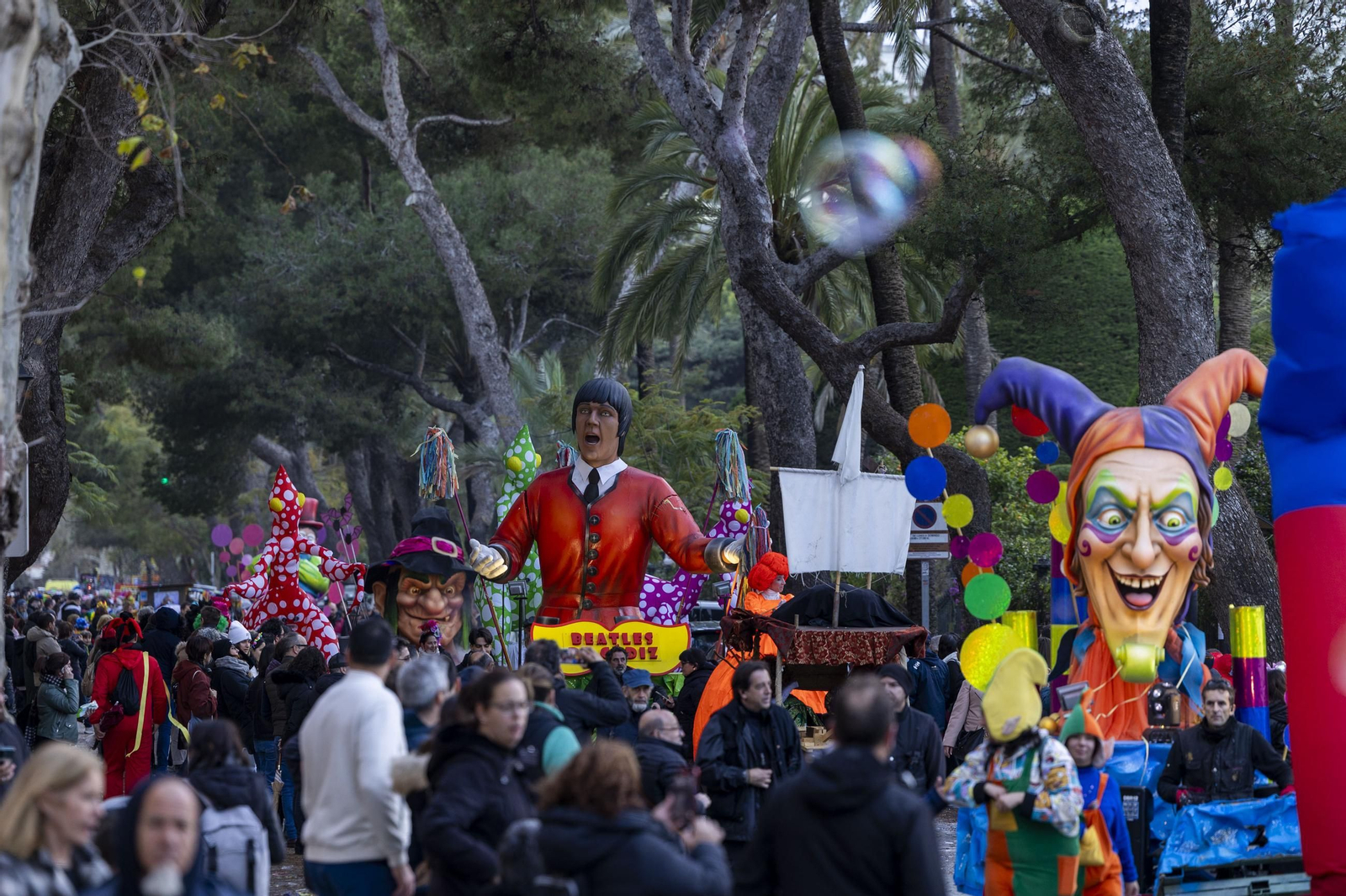 Las imágenes de la Cabalgata del Humor del Carnaval de Cádiz 2025