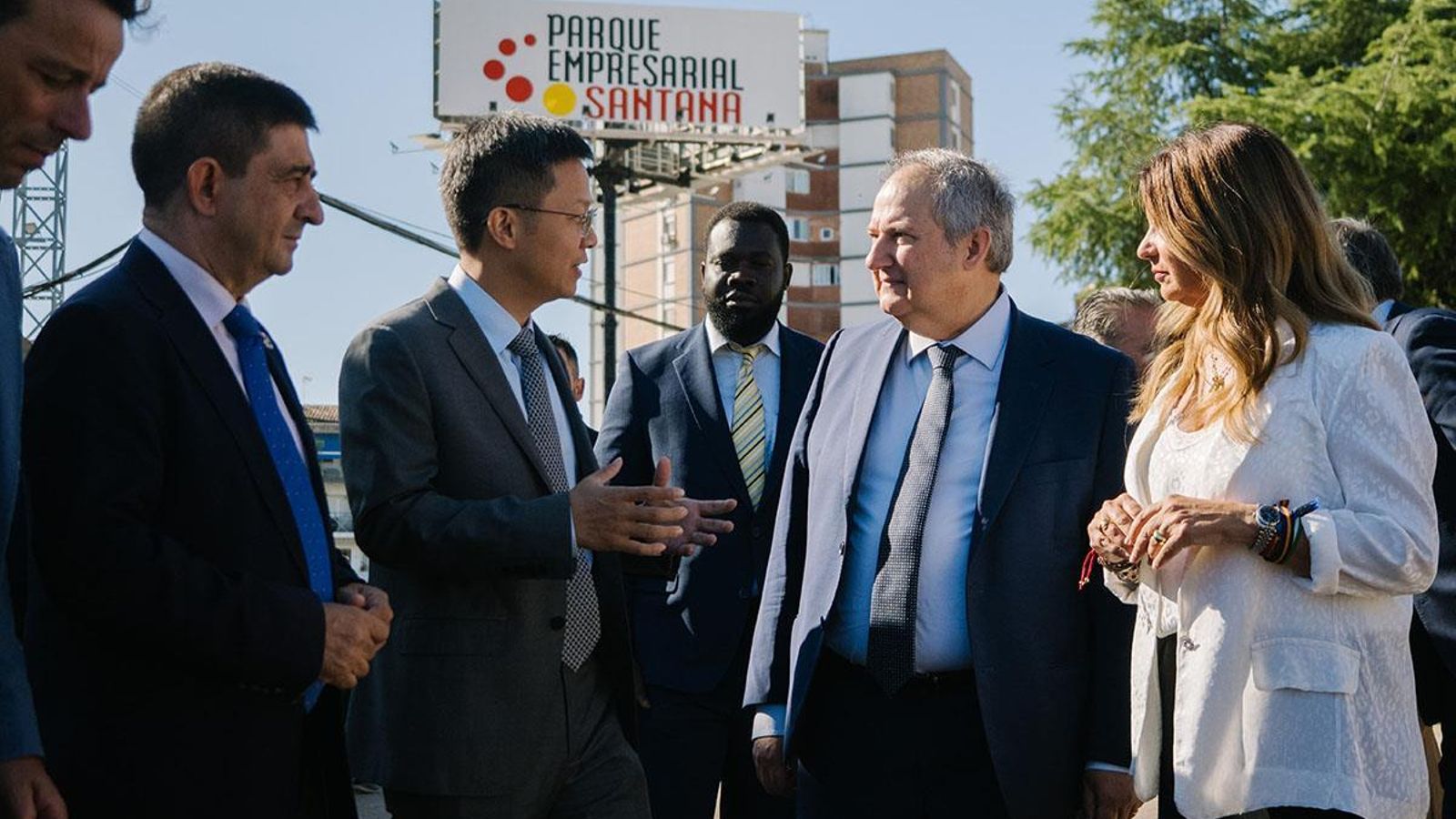 El ministro de Industria y Turismo, Jordi Hereu, durante la visita a las instalaciones de la futura sede de Desay.