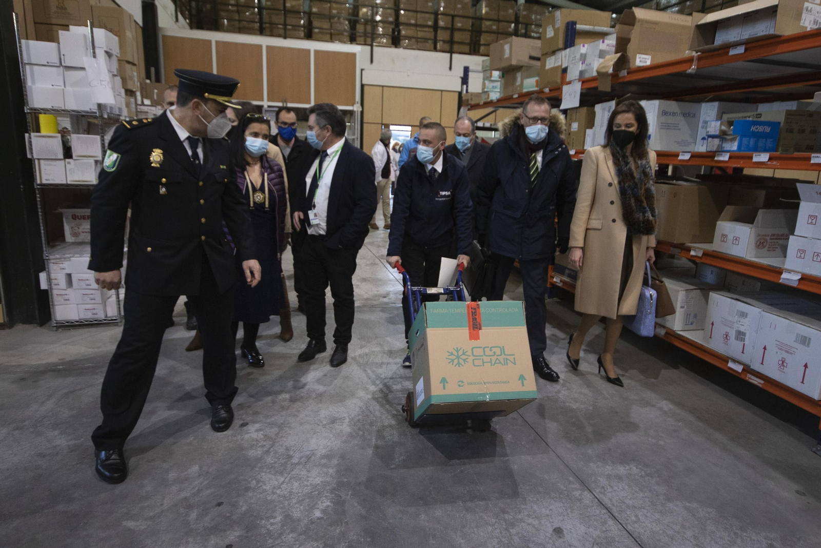 Fotos de un día histórico: así ha sido la vacunación en Granada