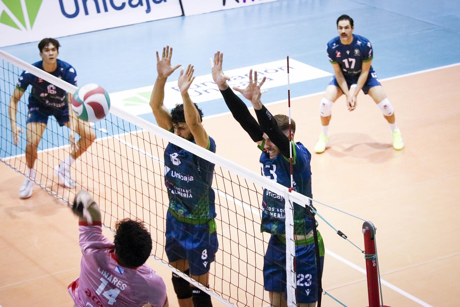 Unicaja Costa de Almería-Arenal Emeve de la Superliga, en imágenes