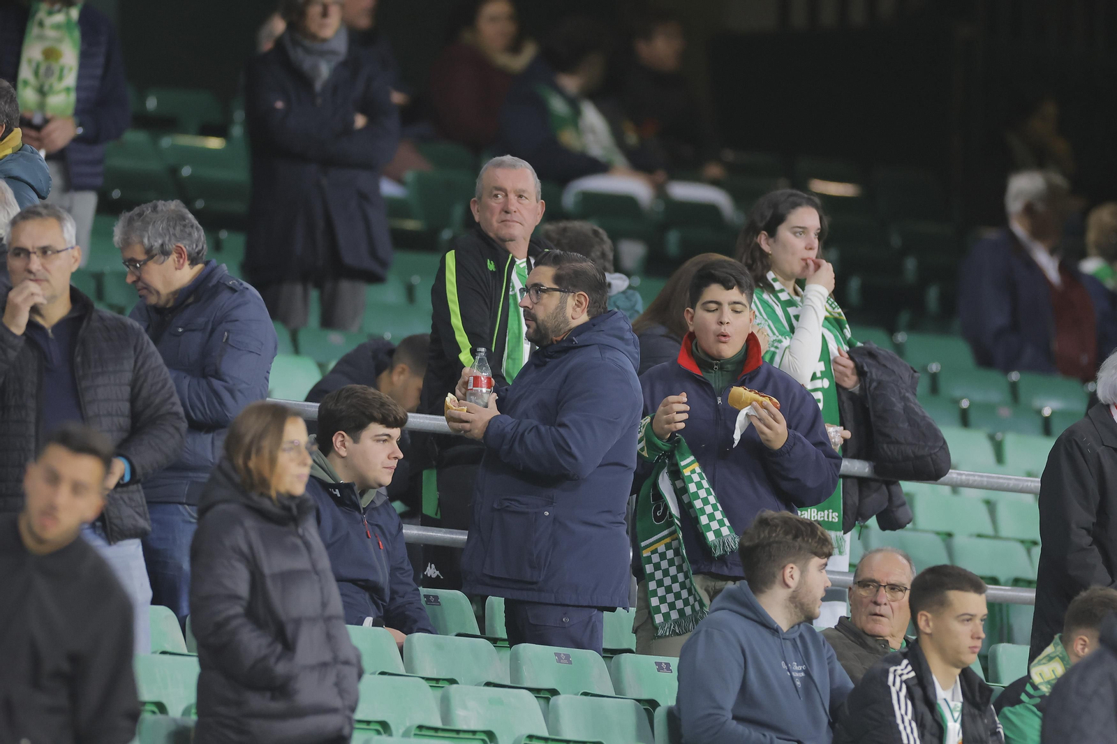 Búscate en las fotos del Betis-Girona
