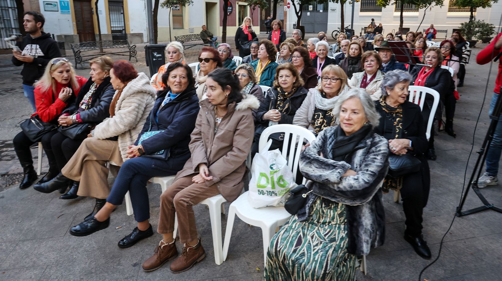 Los mayores de Jerez cantan a la Navidad