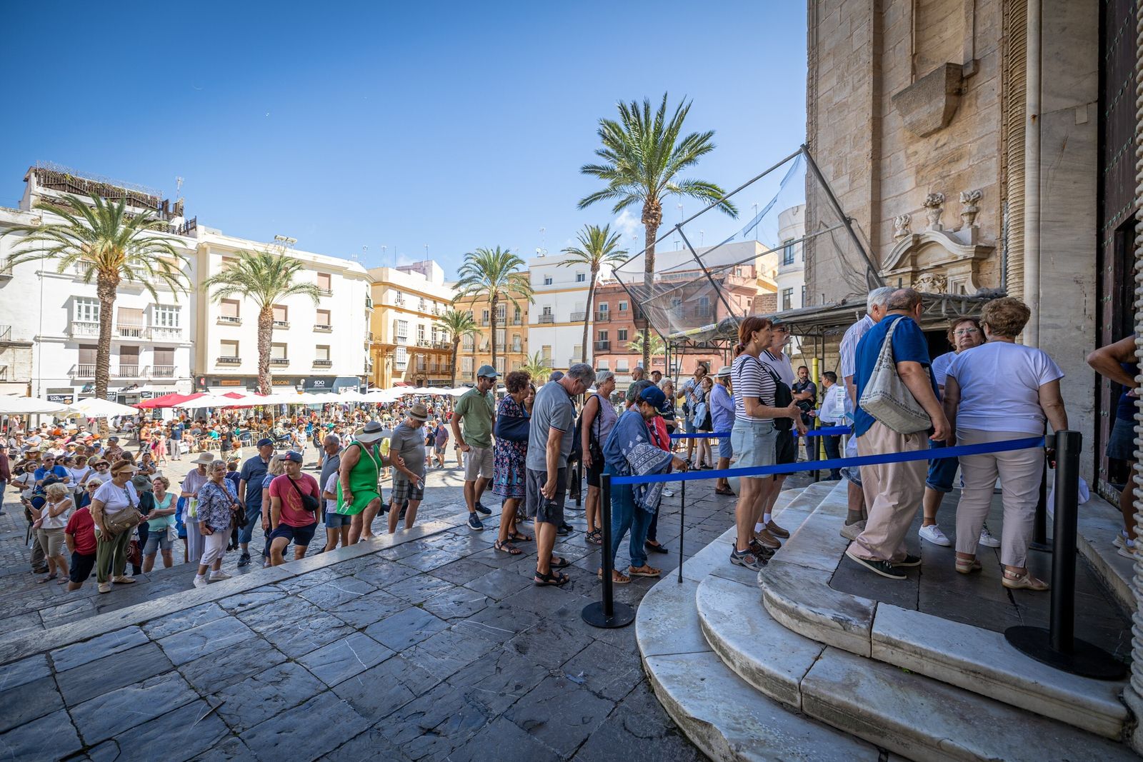 Imágenes de Cádiz con los turistas llegados a Cádiz a bordo de cinco cruceros
