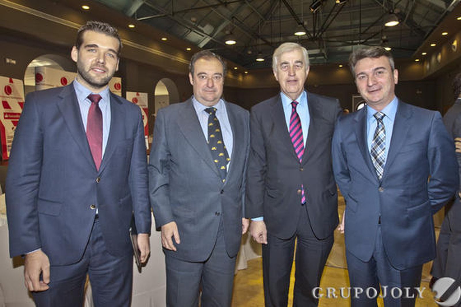 Rodolfo Hernández, director de Relaciones Externas de Mercadona en la provincia; Tomás Valiente, director general del Grupo Joly; Ángel Juan Pascual, presidente de la Cámara de Comercio de Cádiz, y Eduardo González Mazo, rector de la Universidad de Cádiz.

Foto: Julio Gonzalez