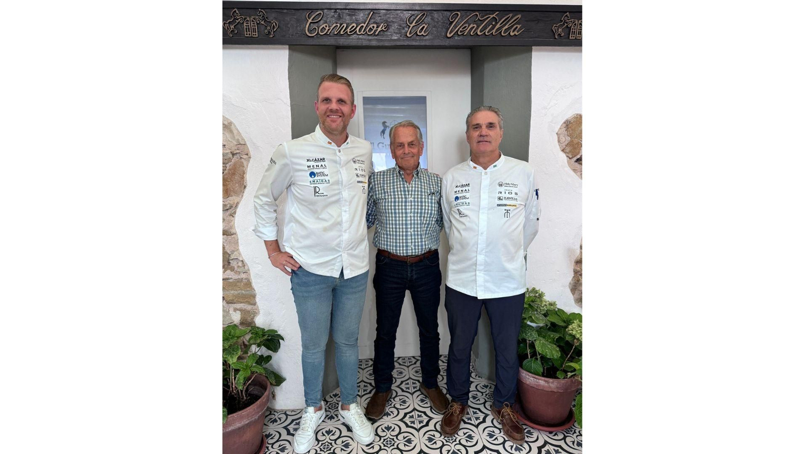 Eduardo Strauch (centro), en El Guadarnés de San Roque.