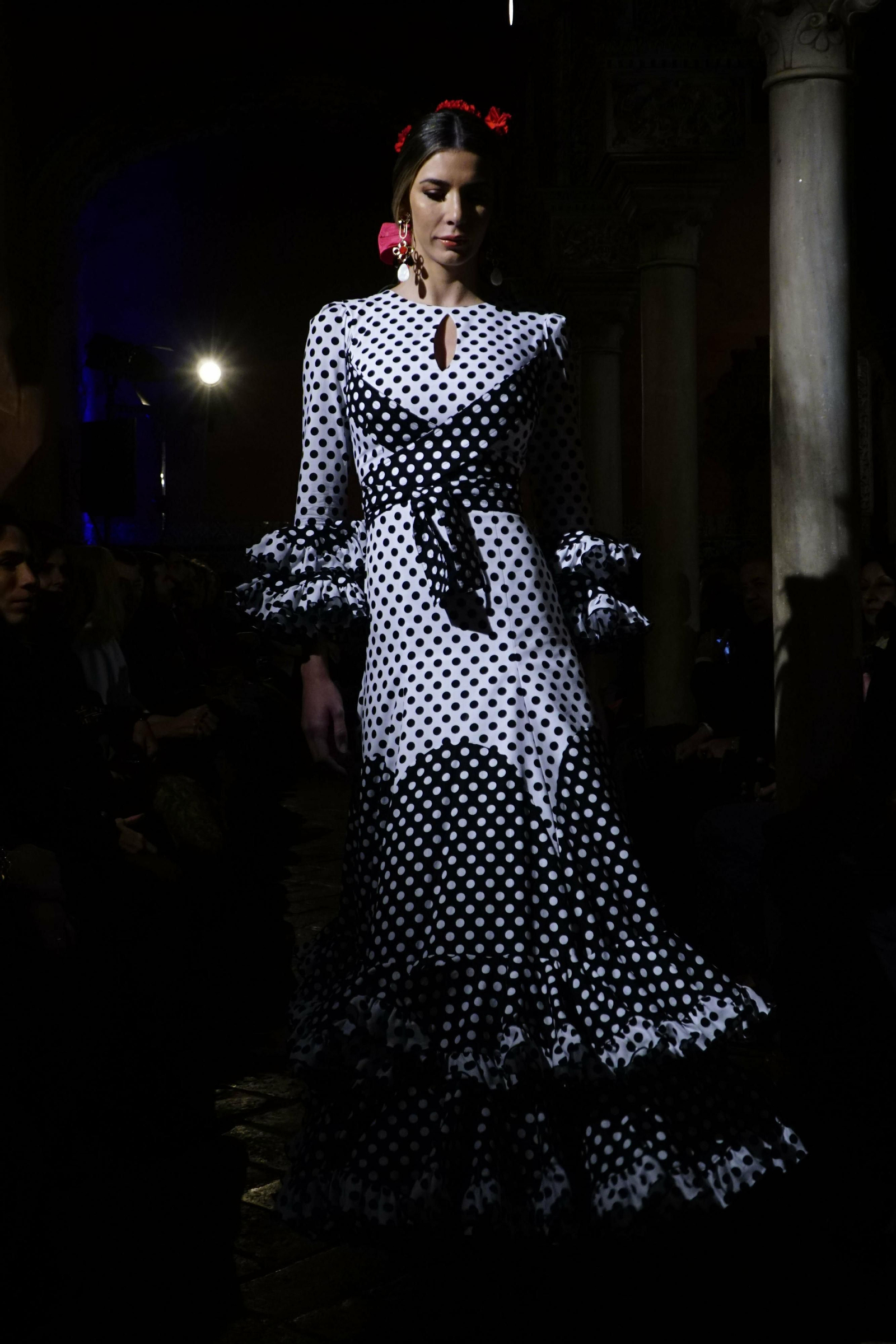 Se abre la temporada de moda flamenca 2020: todas las fotos del desfile de Lina 1960