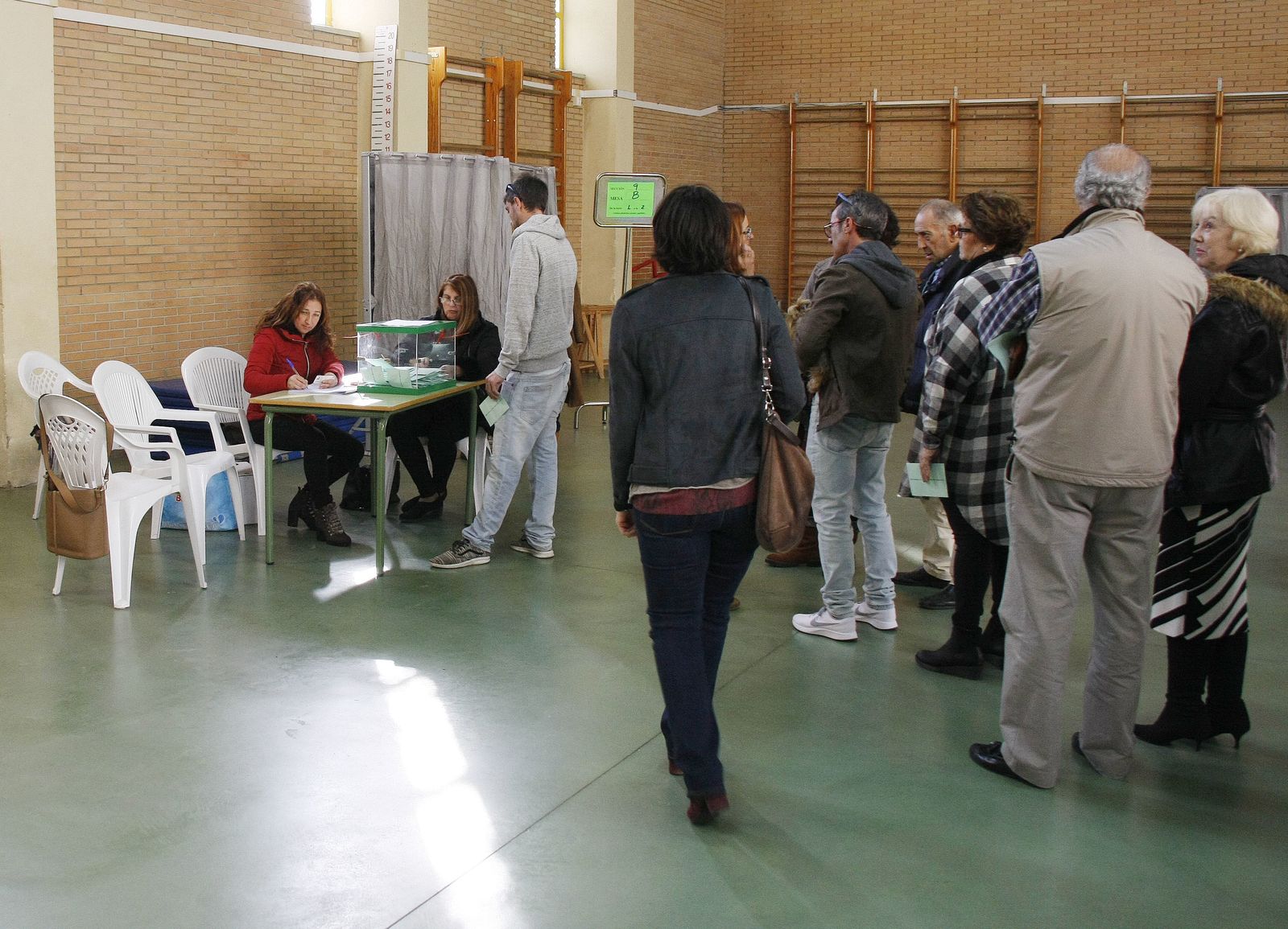 Una imagen del colegio electoral instalado en el IES Pintor Juan Lara.