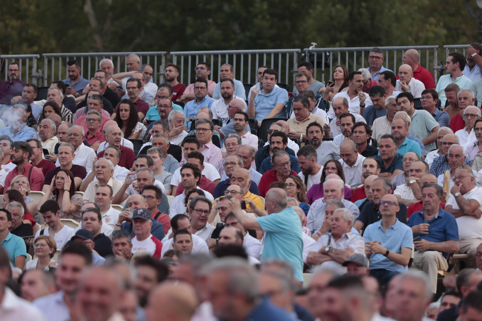 Búscate en las fotos del acto Fieles de Nervión