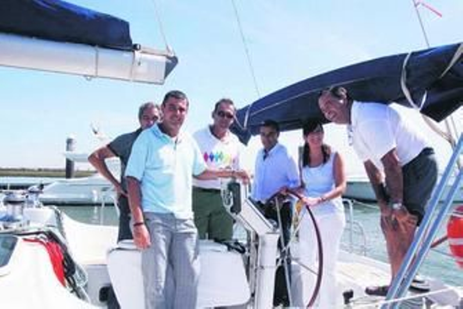 El diputado Jesús Fernández e Ignacio Caraballo, vicepresidente de Diputación, visitaron ayer el barco.
