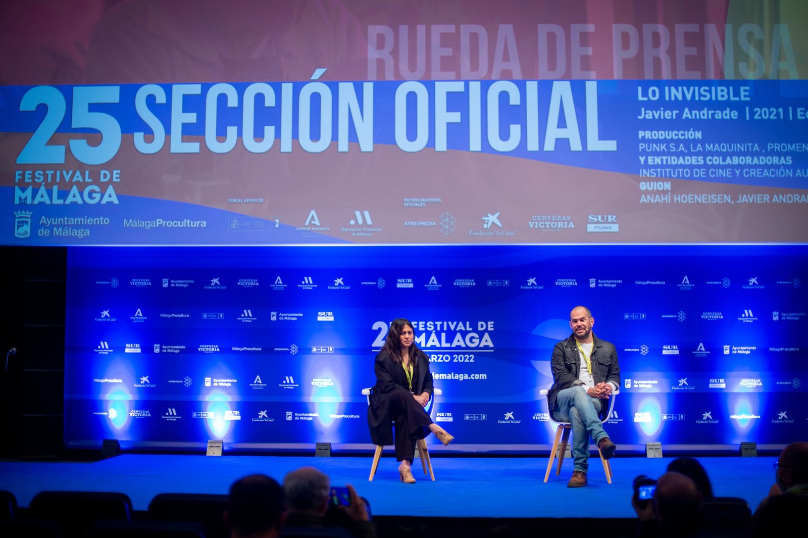 Rueda de prensa de 'Lo invisible' con su productora y el director Javier Andrade.