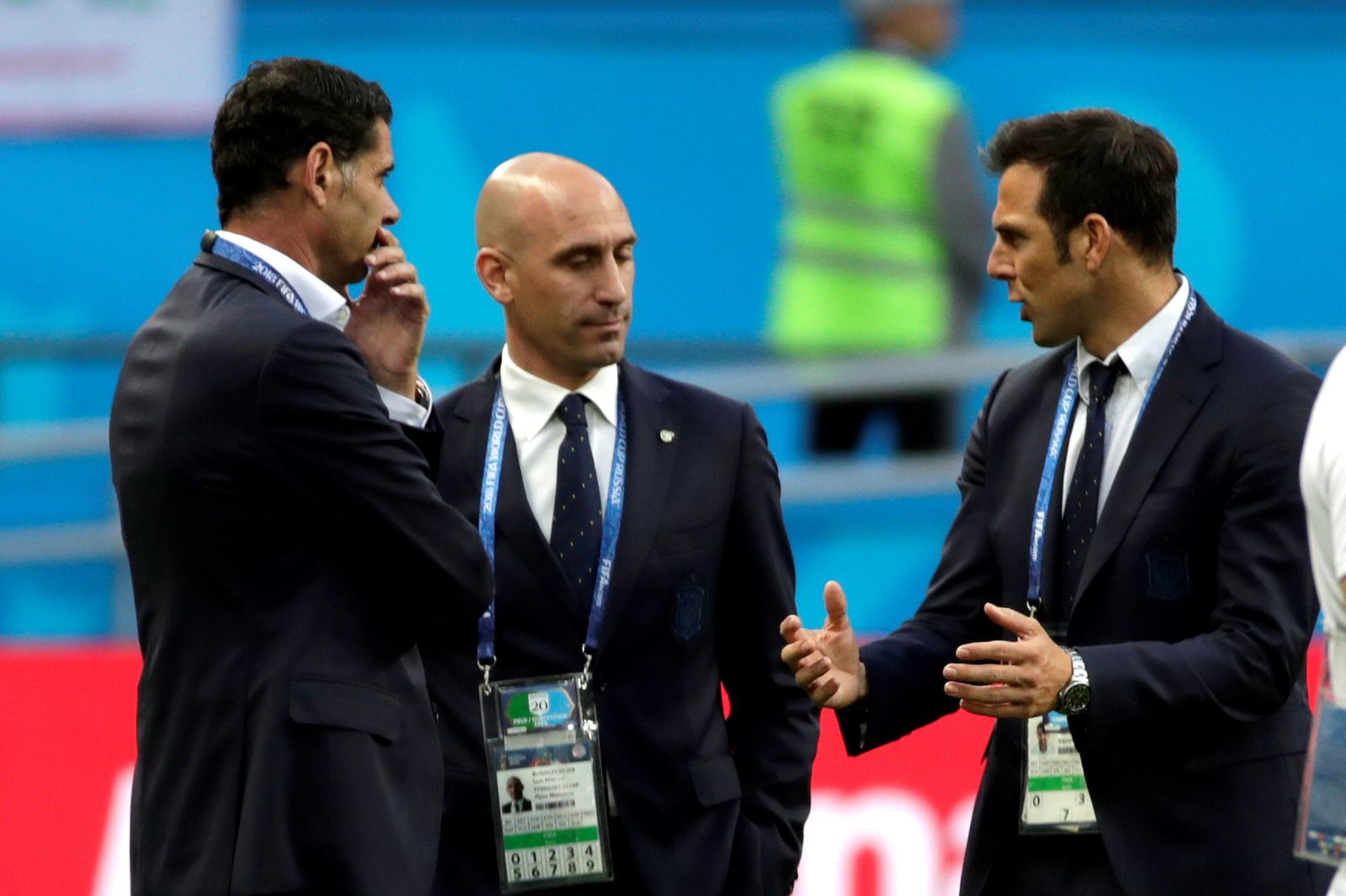 Marchena dialoga con Hierro y Rubiales durante el Mundial de Rusia.