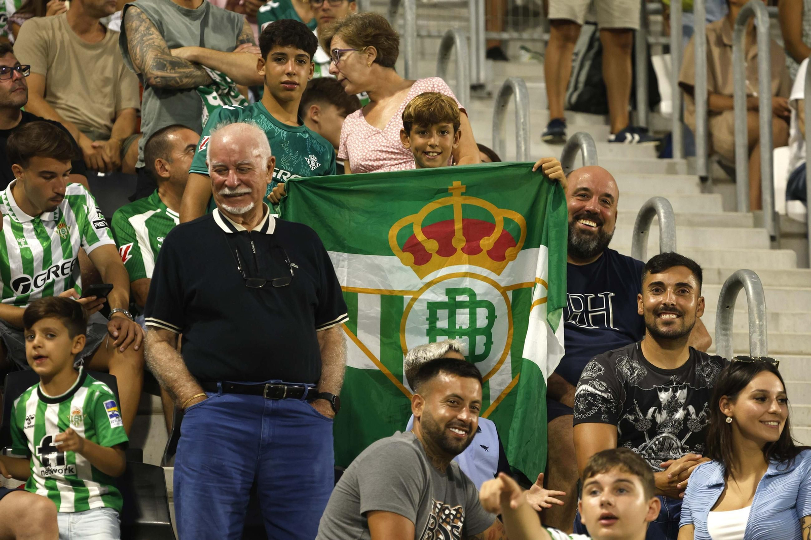 Las fotos del Betis-Como disputado en el Ciudad de La Línea (2-3)