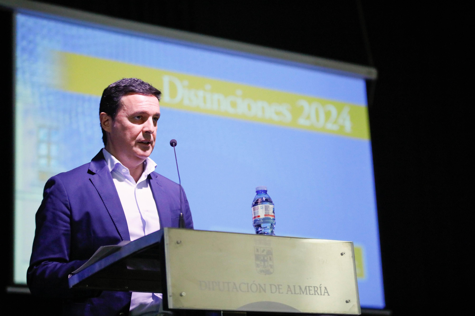 Imágenes de la entrega de los Escudos de Oro del IEA y la celebración de su Plenario