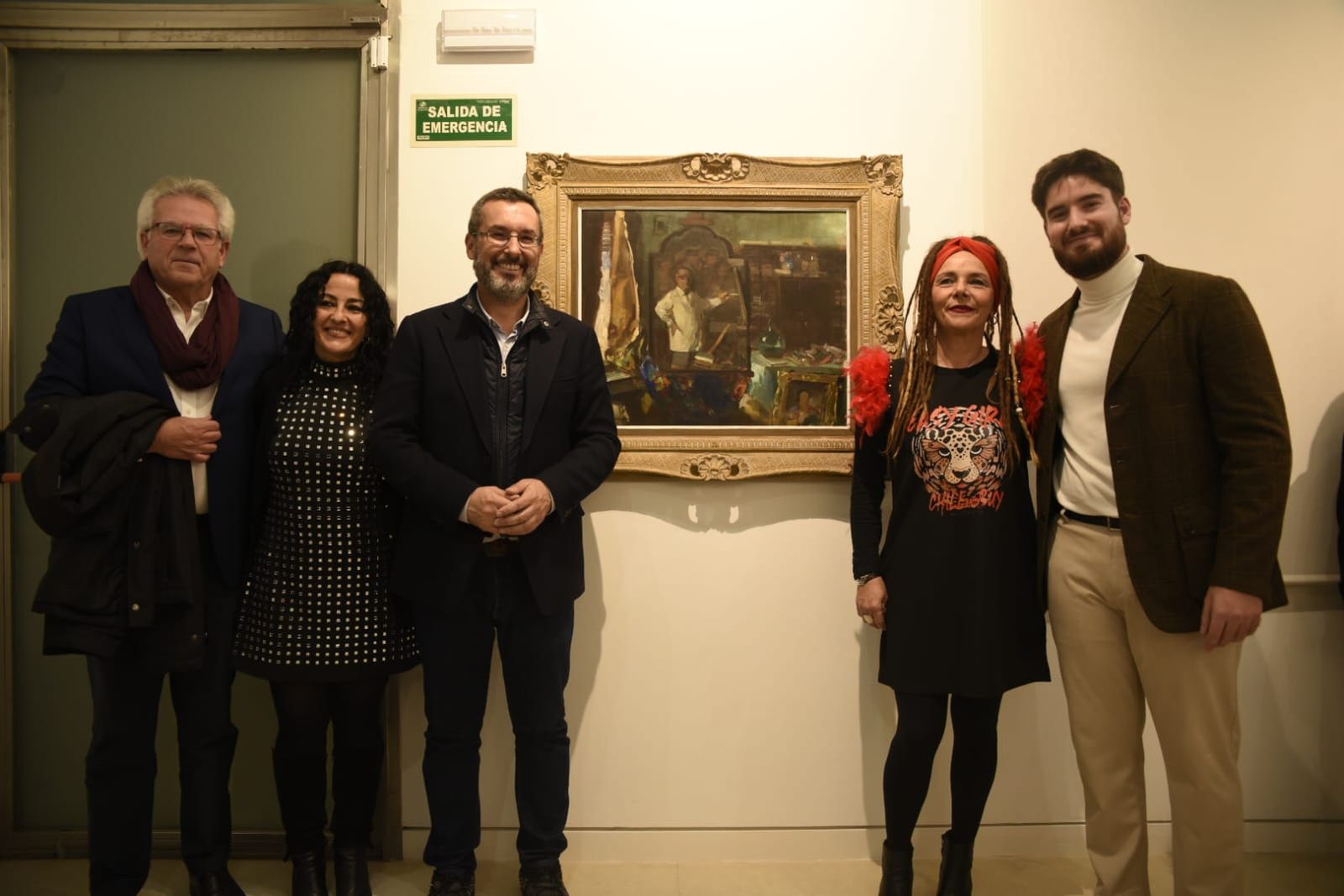 Las autoridades y familiares de Cruz Herrera, en la inauguración de la nueva muestra.