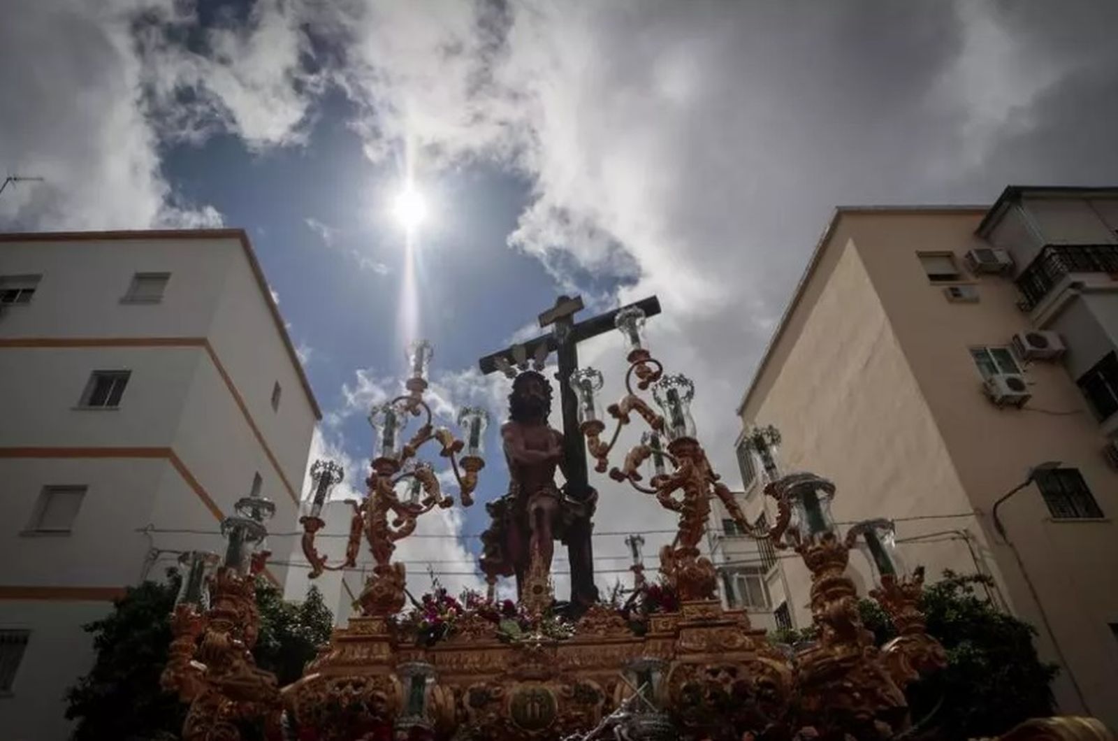 El paso del Varón de Dolores en las calles de Sevilla