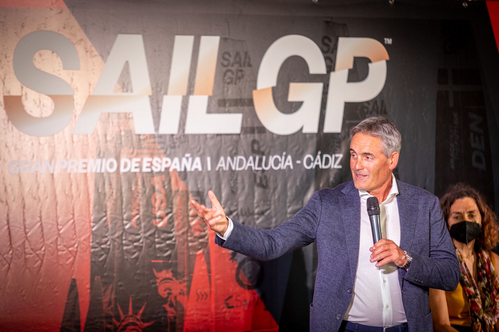El mítico Russell Coutts, durante la presentación a los empresarios en Cádiz.
