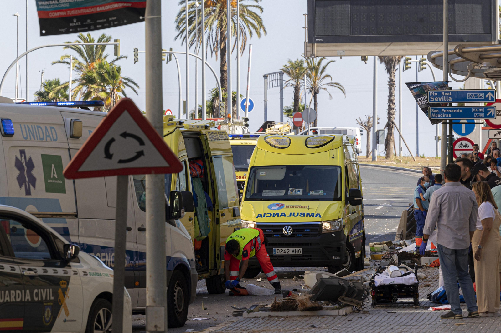Las imágenes del accidente de autobús que ha conmocionado a Cádiz