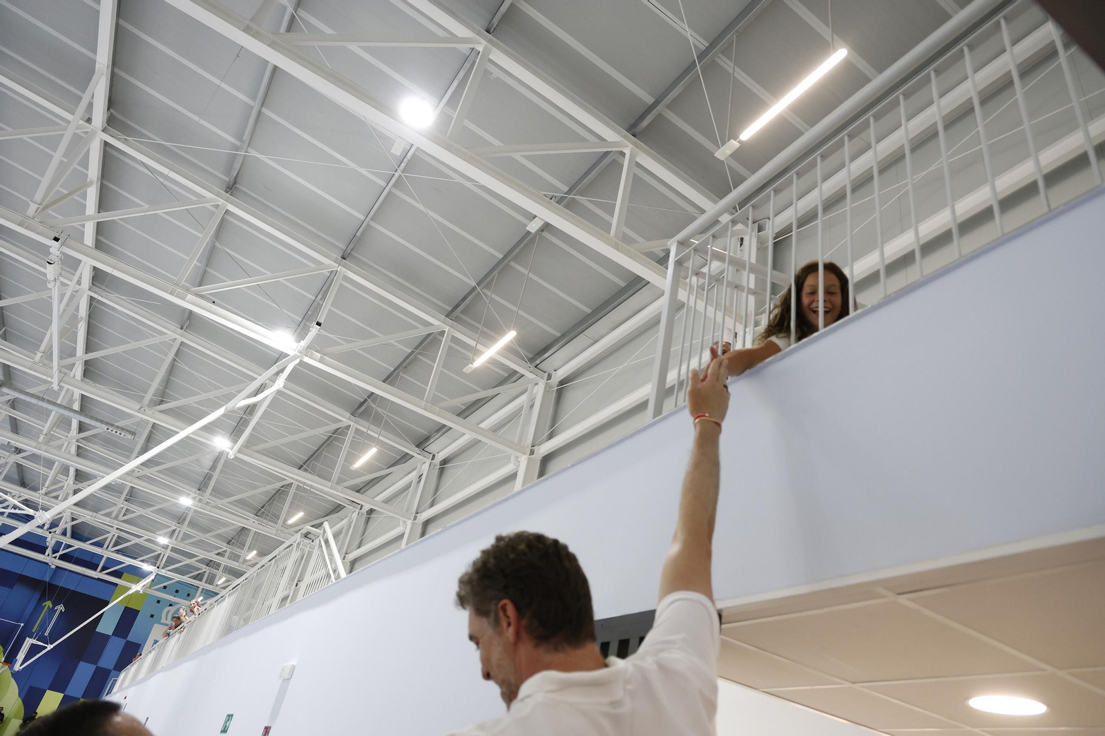 fotos de la inauguración con Pau Gasol del nuevo pabellón deportivo de Punto Ribot en La Línea