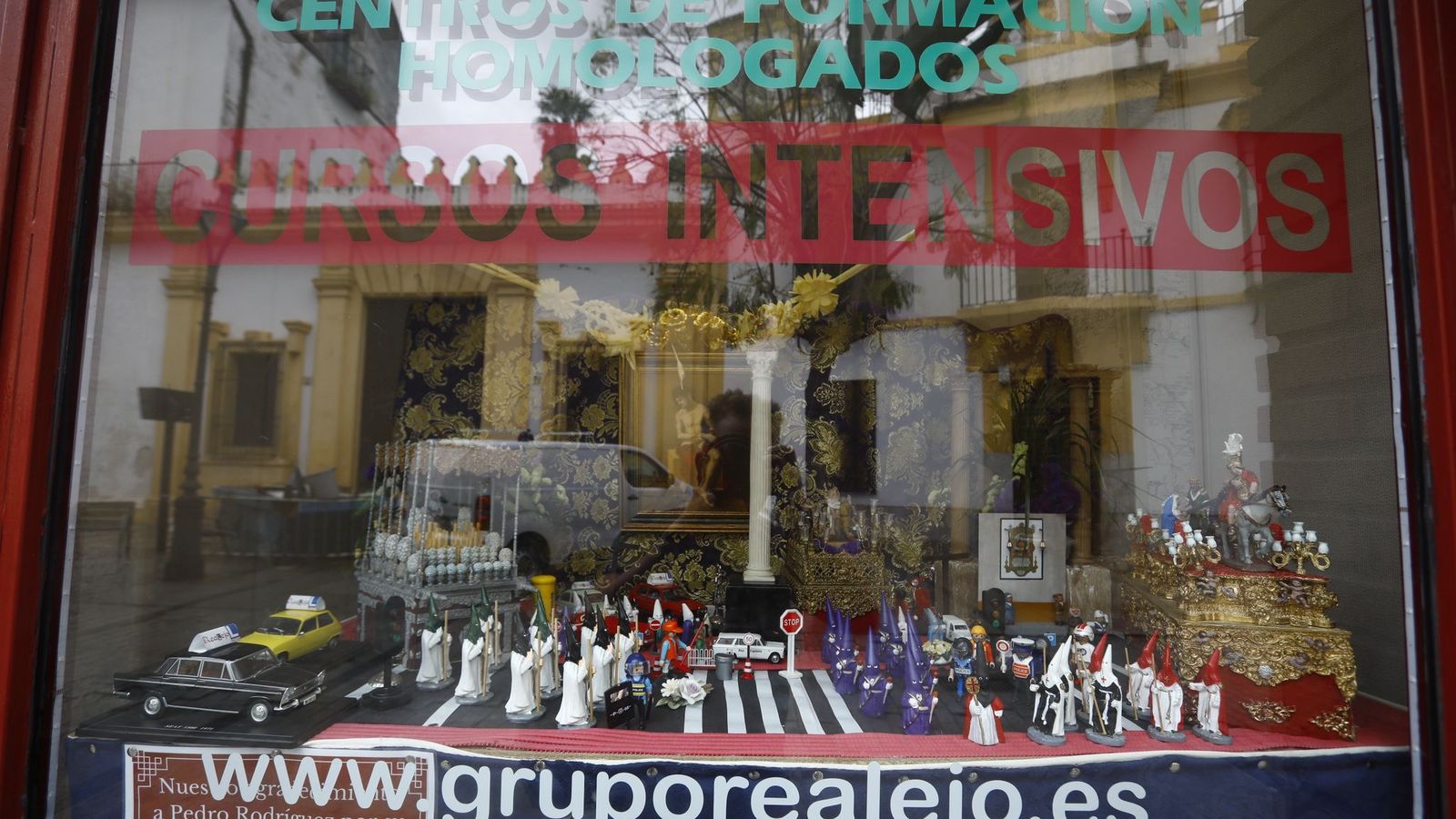 El escaparate de la autoescuela Realejo