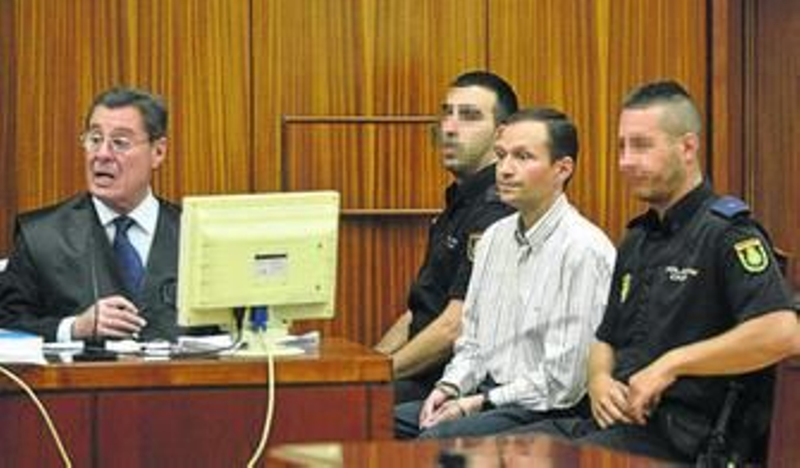 José Bretón, ayer al comienzo de la segunda jornada de la vista oral sentado junto a su letrado.