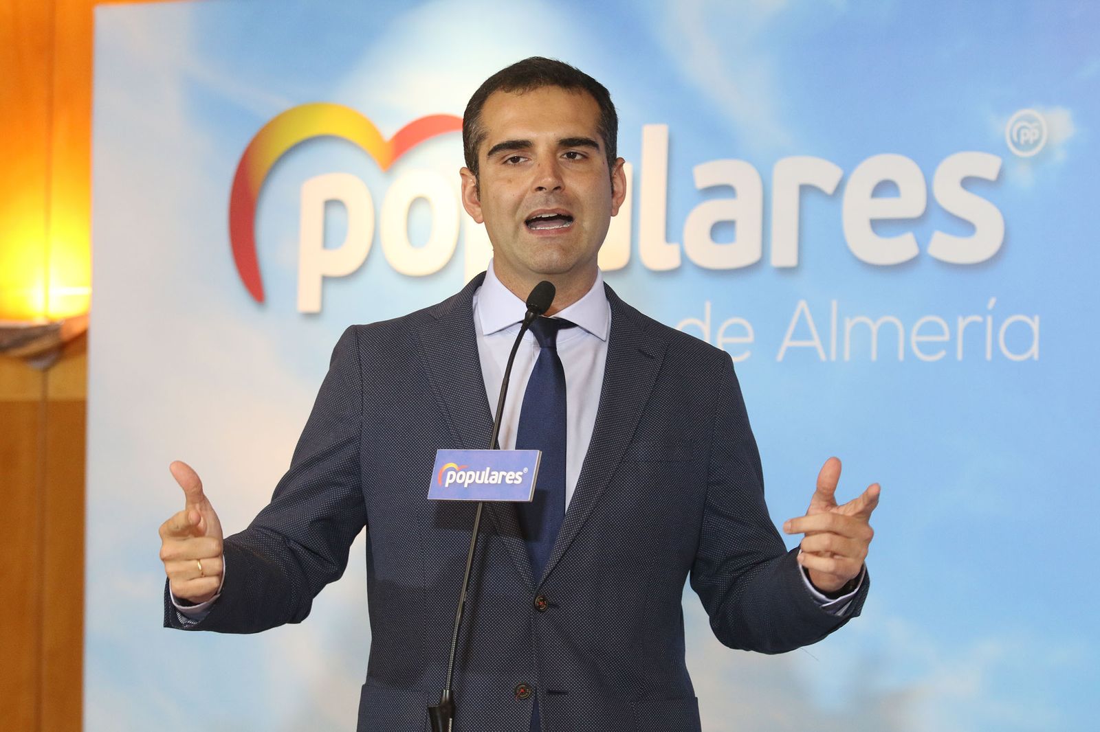 Las imágenes de la visita de Juanma Moreno a Almería