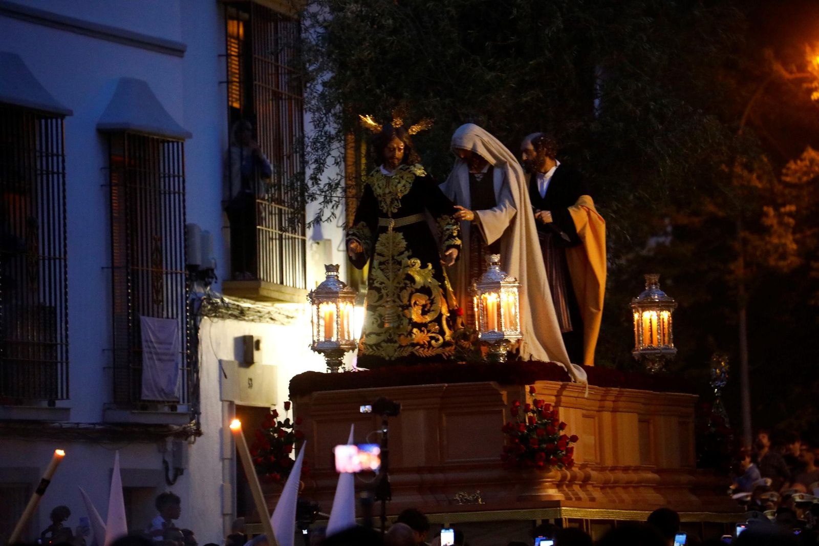 La procesión del Señor de la Salud de Puerta Nueva, en imágenes