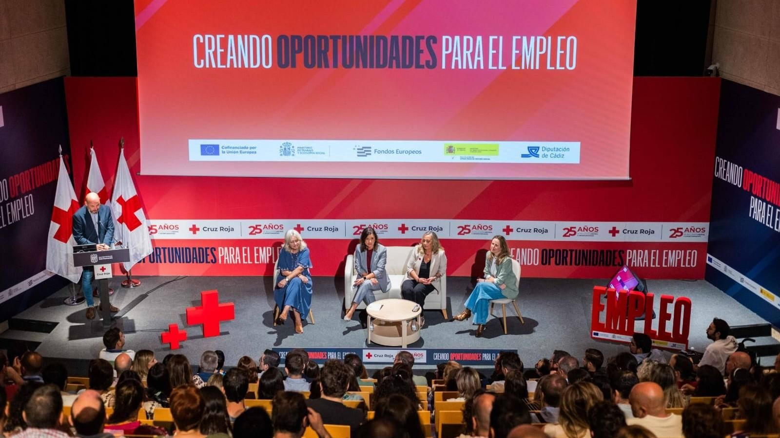 Acto de inauguración de la Feria del Empleo de Cruz Roja en San Fernando