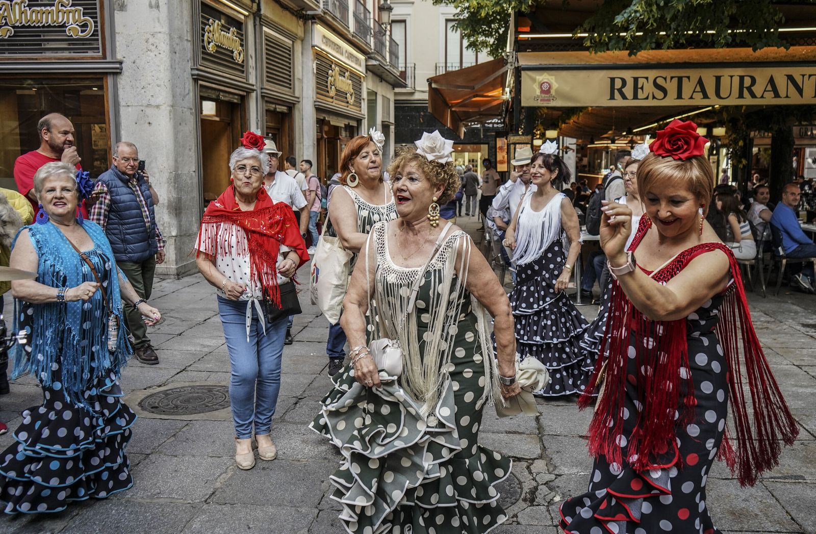 El Corpus del Centro de Granada toma forma y se recita en forma de caroca
