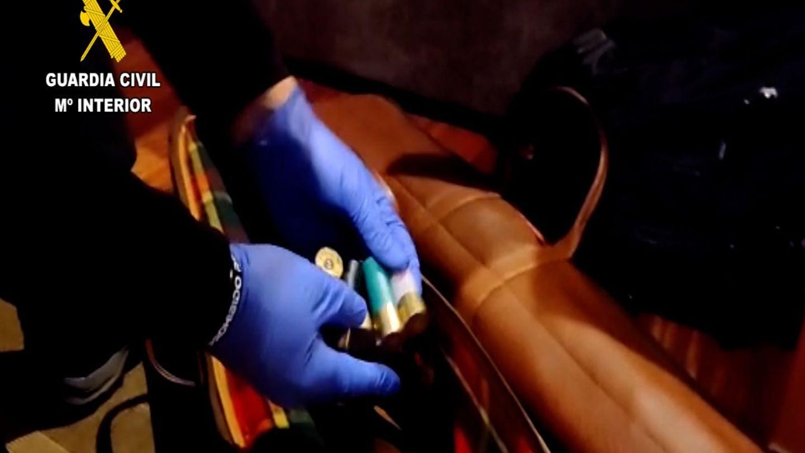 En los registros se encontraron varias armas de  fuego.