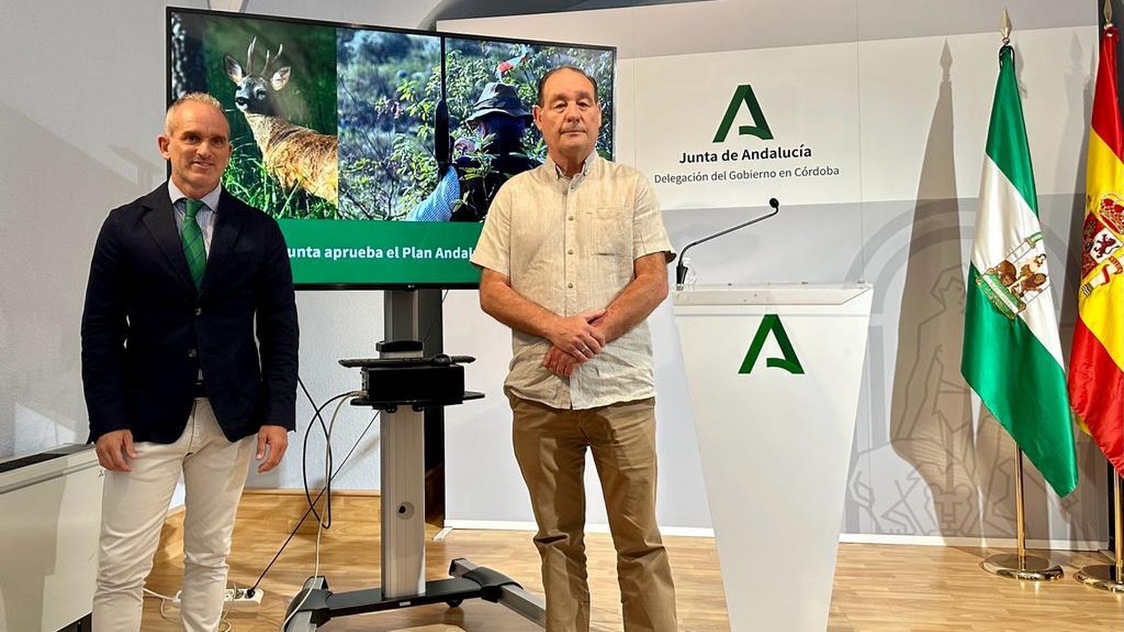 Rafael Martínez y Francisco Javier Cano presentan el Plan Andaluz de Caza 2023-2033.