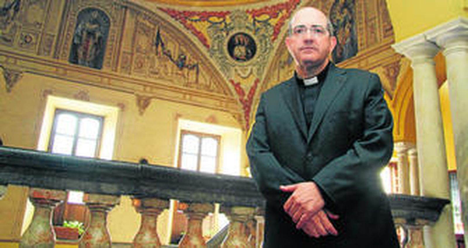 Santiago Gómez Sierra, en una foto de archivo en el Palacio Arzobispal cuando fue nombrado obispo auxiliar de Sevilla en 2011.
